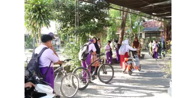 5S - Senyum, Salam, Sapa, Sopan, Santun